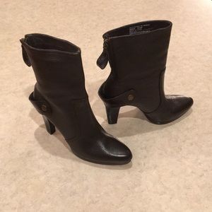 Simply Vera size 6.5 dark brown high heel booties